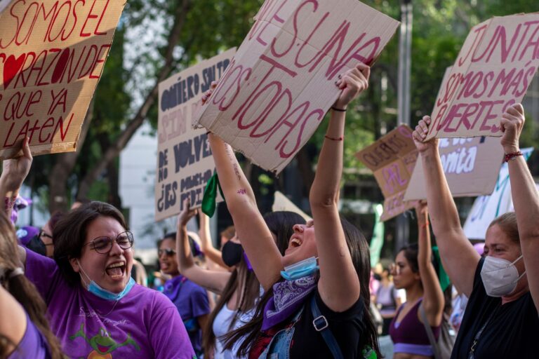 Striking teachers paralyze Mexico City before World Cup