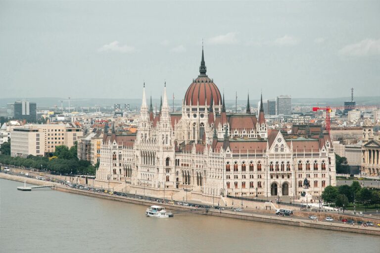 European Commission urges Hungary and Romania to adopt energy efficiency legislation