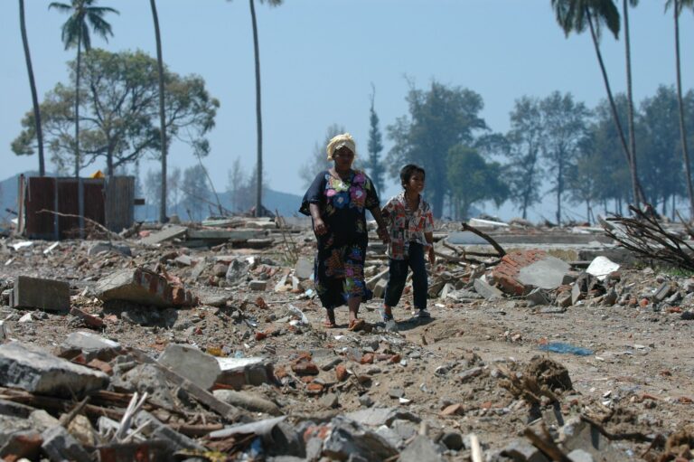 Philippines hit by 7.8 magnitude earthquake, tsunami warnings issued