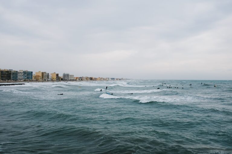Europe’s bathing waters pass safety checks, EU report finds