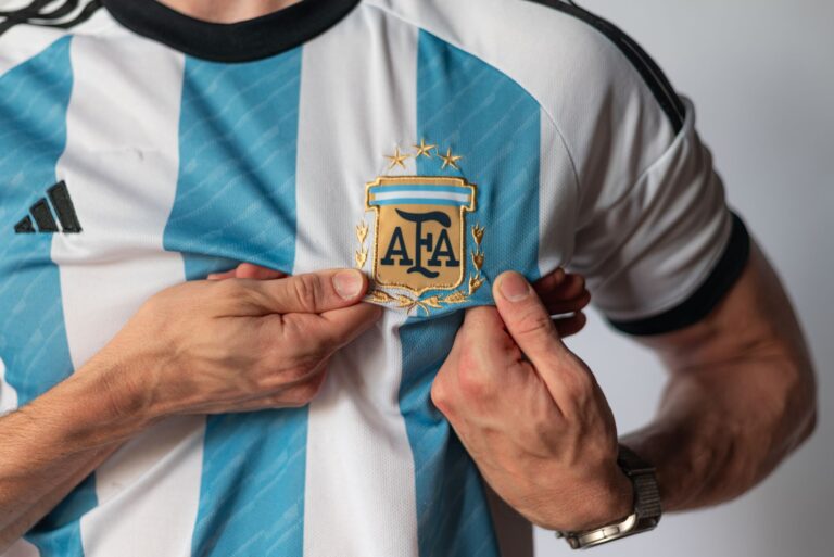 Argentina seal dramatic World Cup final spot in stunning comeback