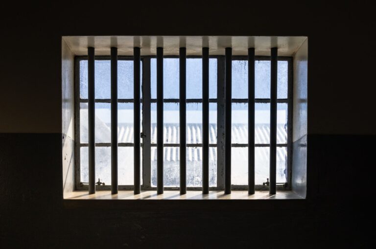 Tate brothers to remain in jail during UK extradition fight