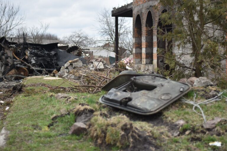 Kyiv residents pick through rubble after deadly Russian barrage