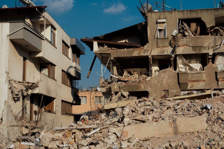 Venezuela quakes leave thousands scrambling for food and shelter