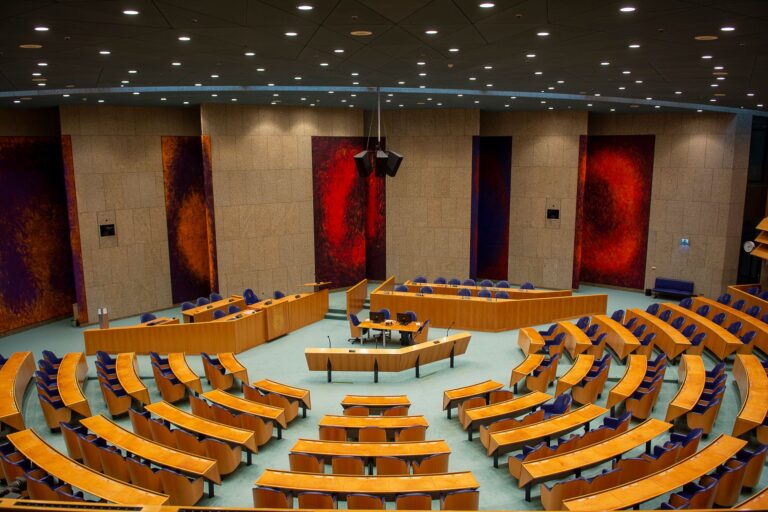 Grand coalition talks gain traction in European Parliament