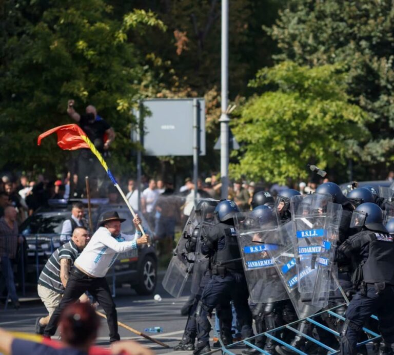 Romanian farmers clash with police in Bucharest over EU livestock ban