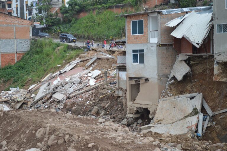 Magnitude 7.7 earthquake strikes Panama, damaging buildings