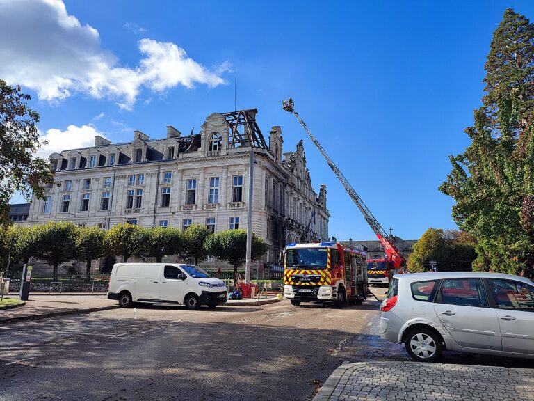 Suspect arrested after historic Limoges town hall set alight