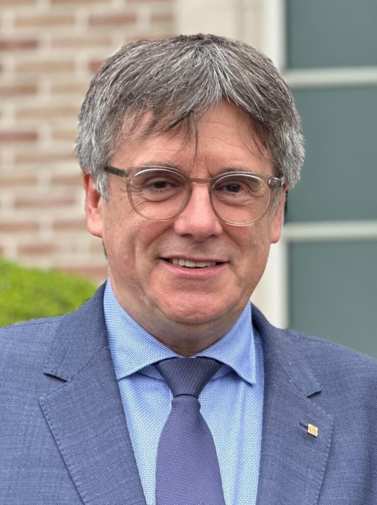Catalan separatist Puigdemont to return to Spain after warrant lifted